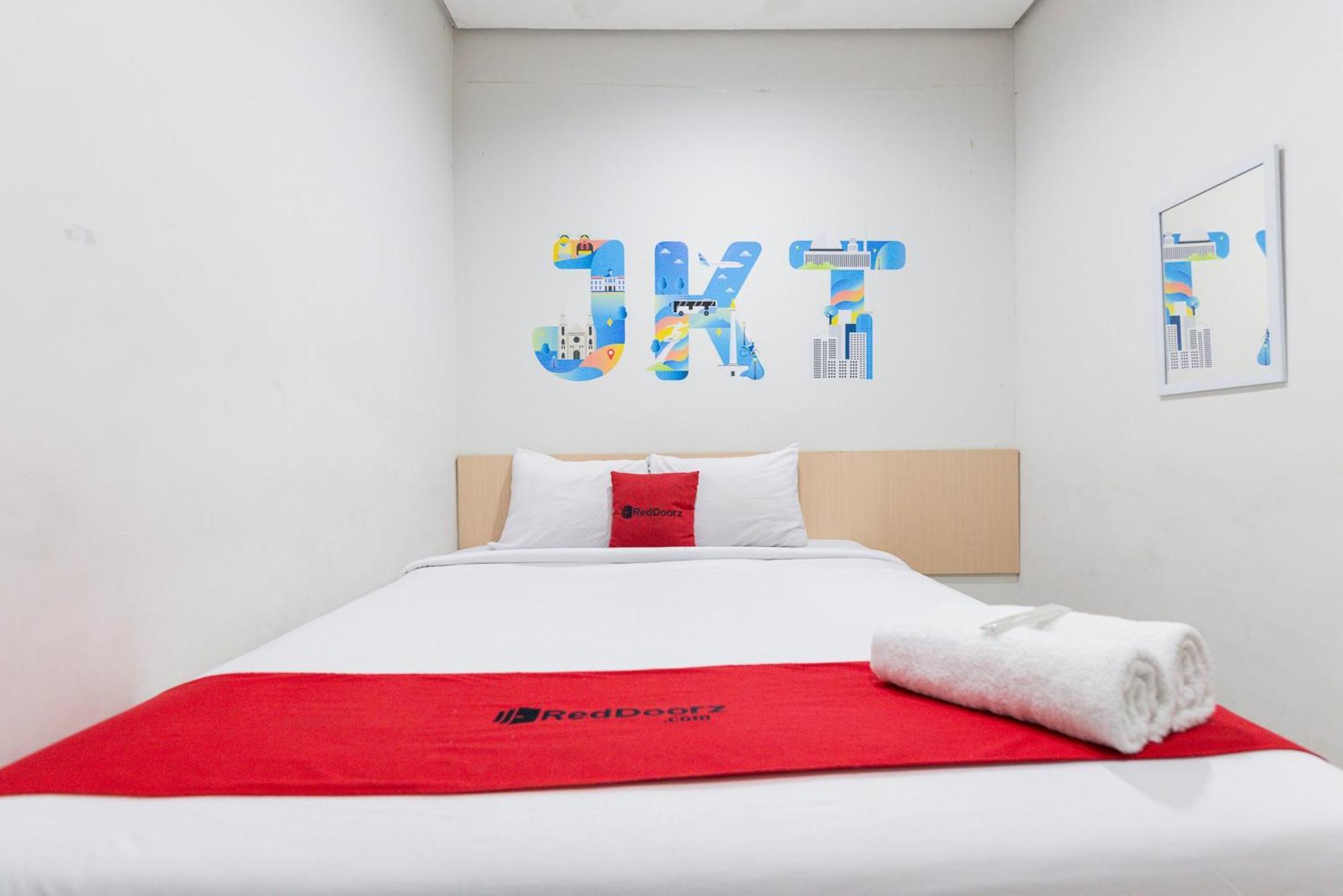 RedDoorz Plus Syariah near Mall Pondok Indah Jakarta Exterior foto