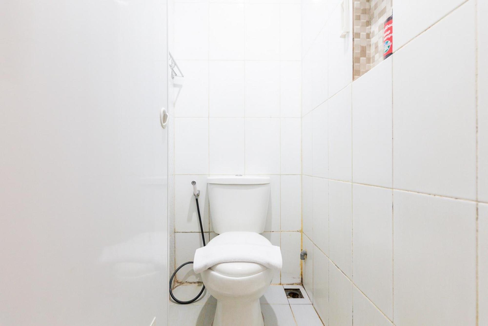 RedDoorz Plus Syariah near Mall Pondok Indah Jakarta Exterior foto