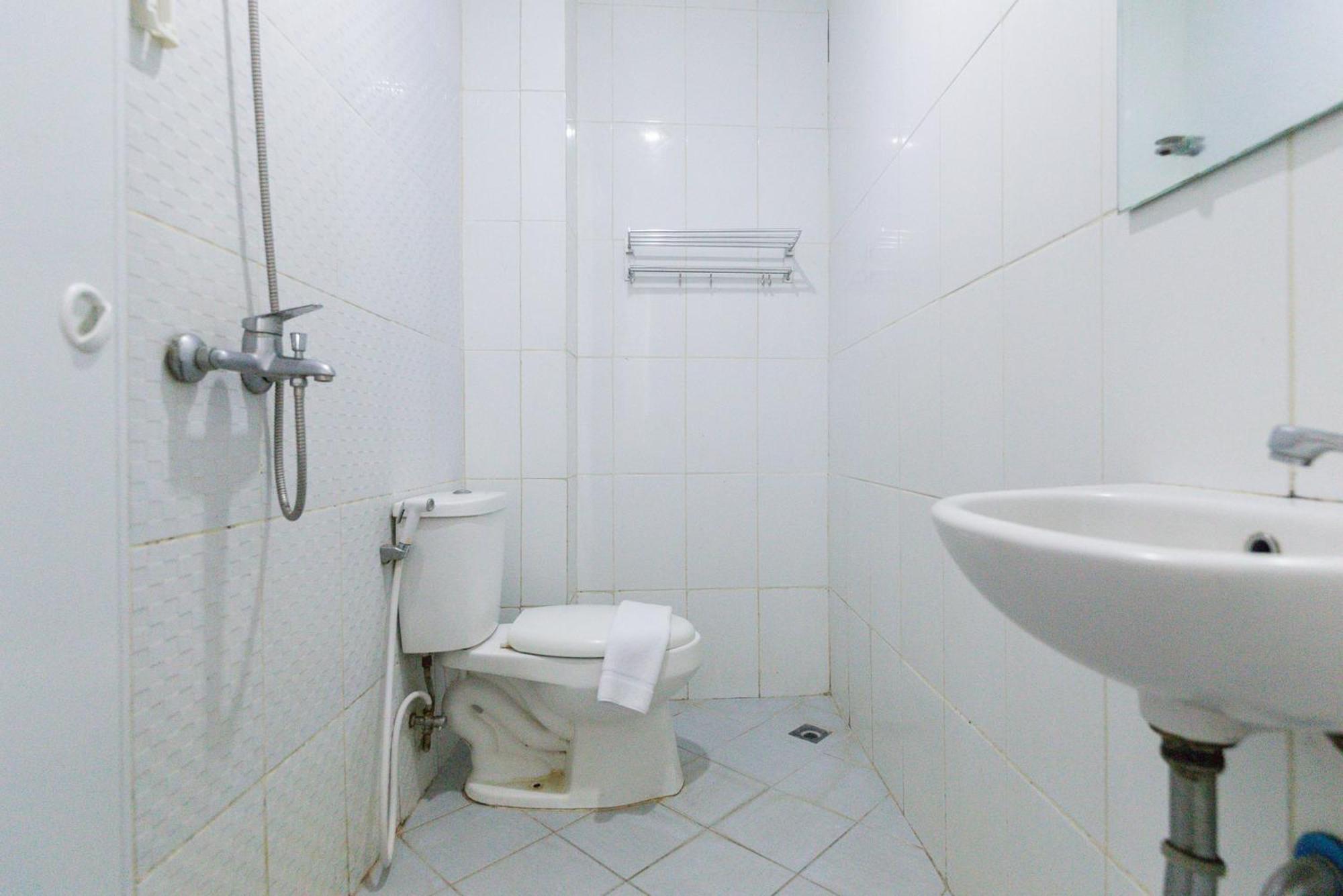 RedDoorz Plus Syariah near Mall Pondok Indah Jakarta Exterior foto