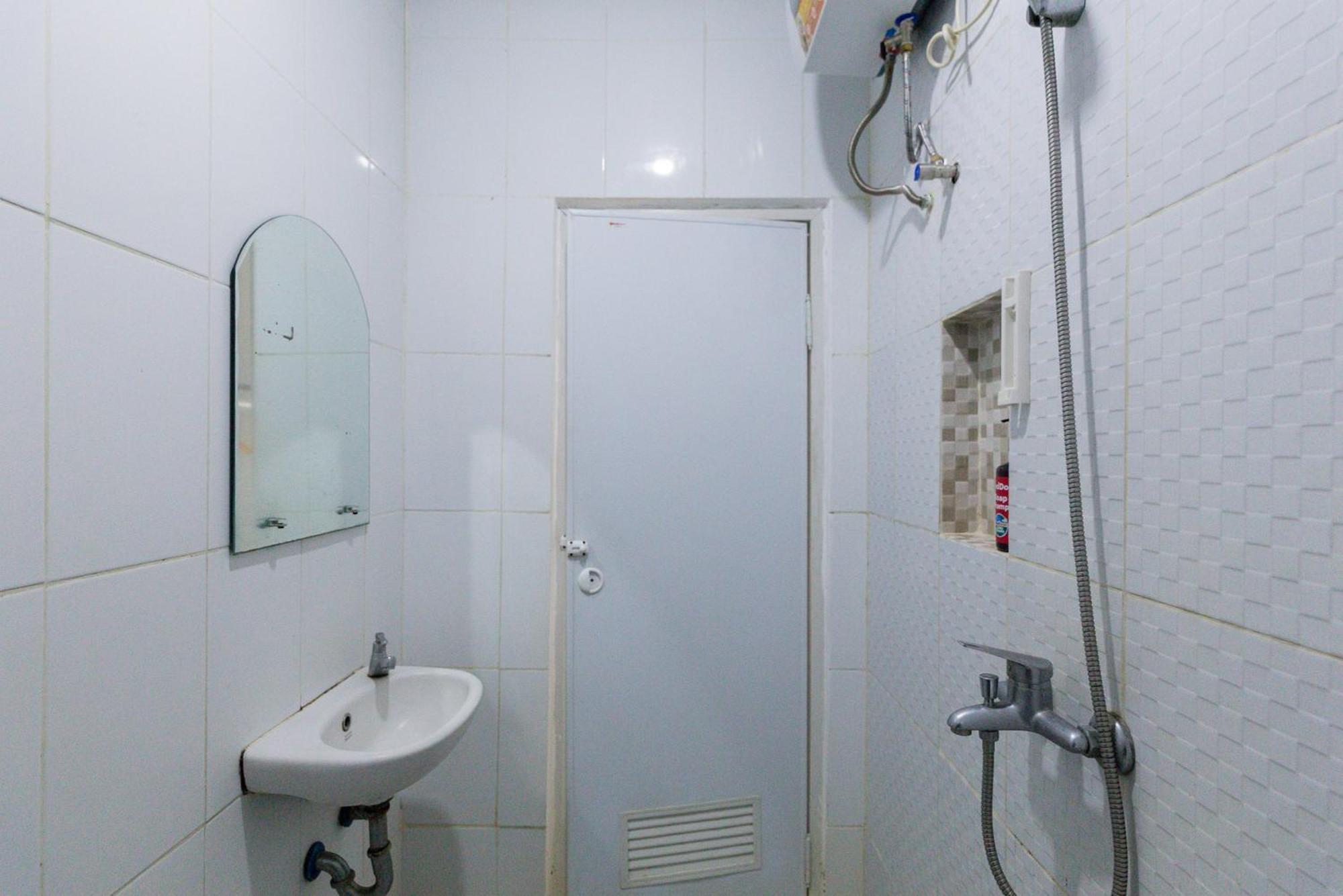 RedDoorz Plus Syariah near Mall Pondok Indah Jakarta Exterior foto