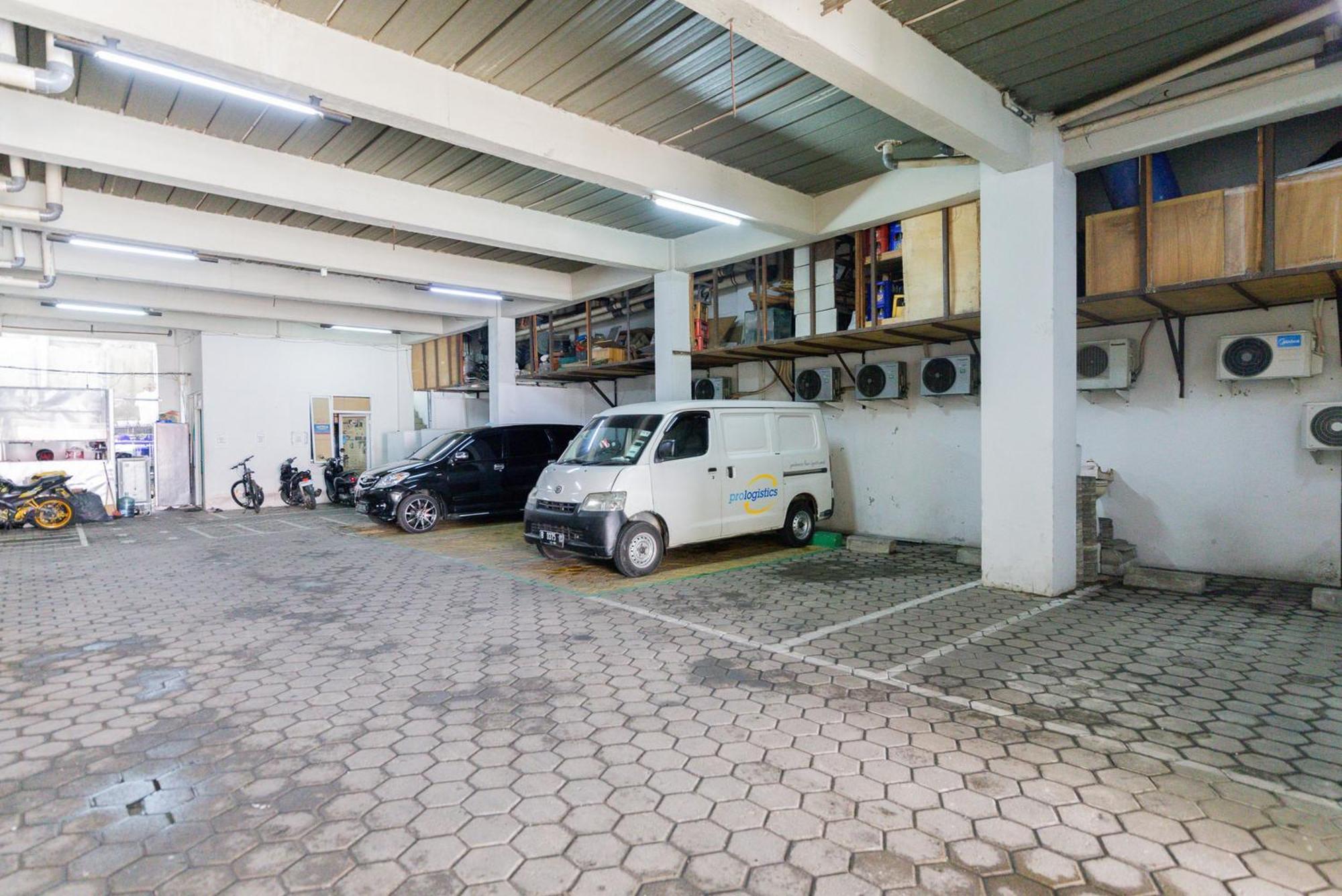 RedDoorz Plus Syariah near Mall Pondok Indah Jakarta Exterior foto