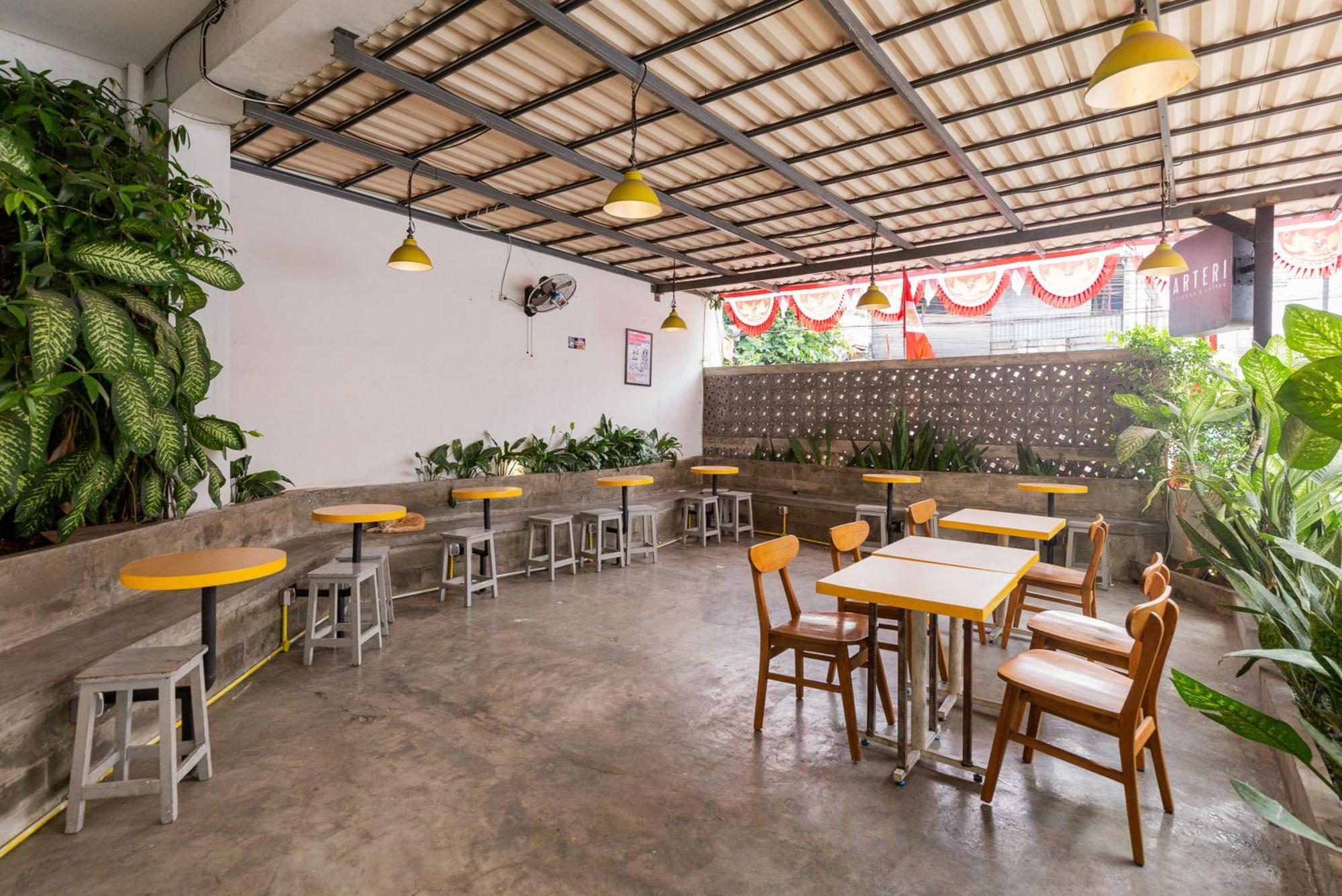 RedDoorz Plus Syariah near Mall Pondok Indah Jakarta Exterior foto